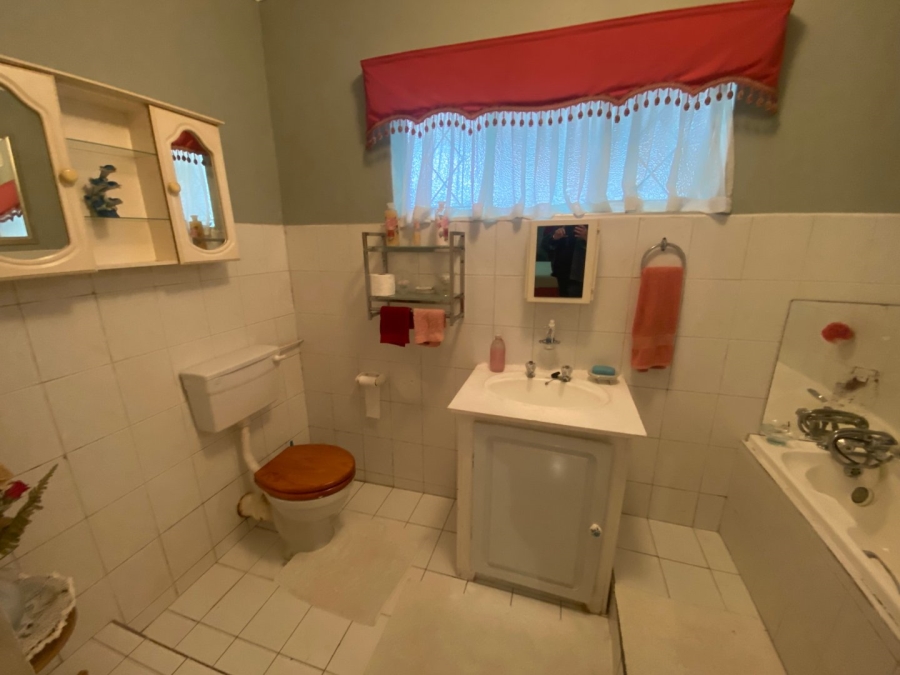 6 Bedroom Property for Sale in Berea Eastern Cape